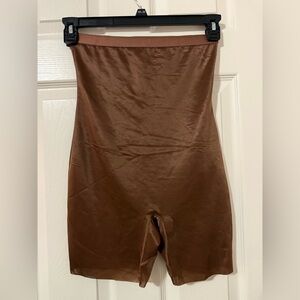 Skims Barely There High-Waist Shortie Size L